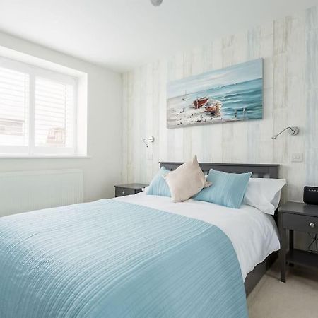 Stunning 2 Bed Apartment, Fabulous Sea View & 2 Minutes To Beach With Parking Μπόρνμουθ Εξωτερικό φωτογραφία