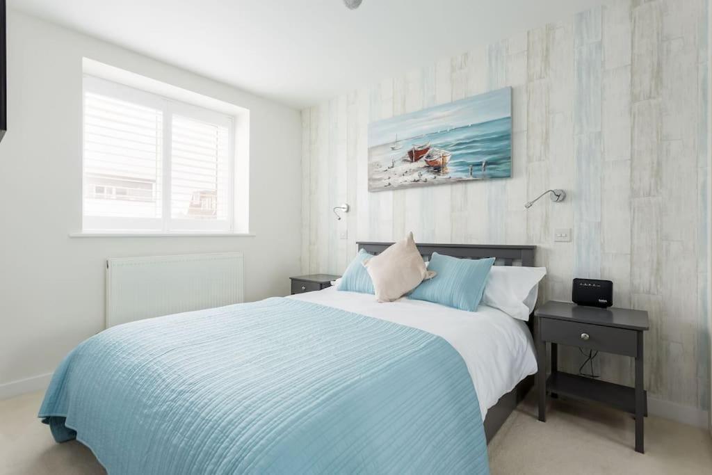 Stunning 2 Bed Apartment, Fabulous Sea View & 2 Minutes To Beach With Parking Μπόρνμουθ Εξωτερικό φωτογραφία