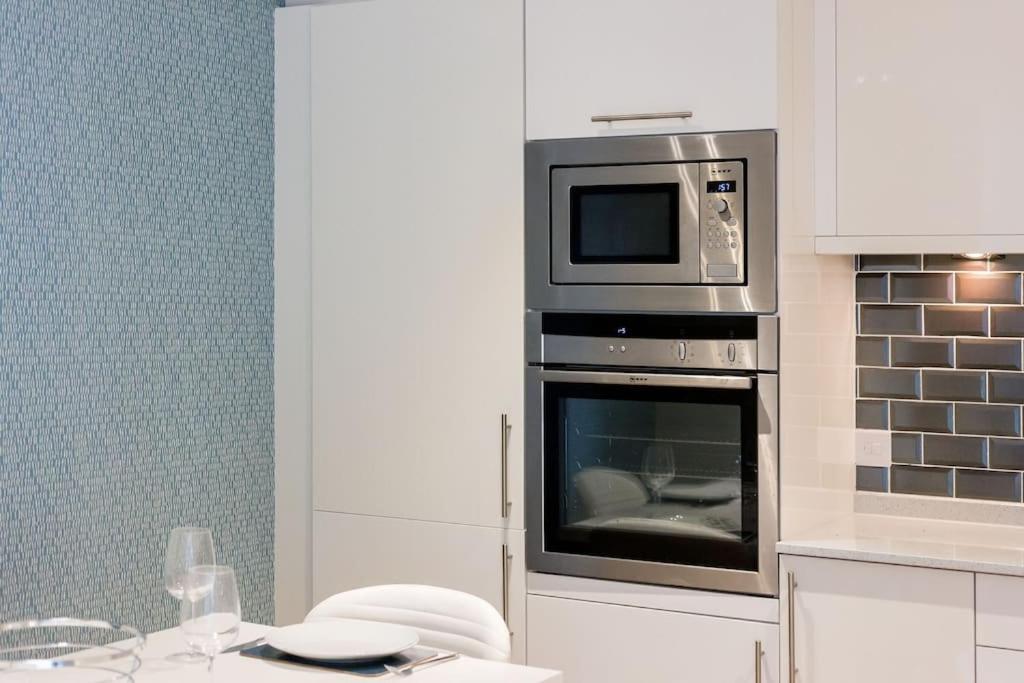 Stunning 2 Bed Apartment, Fabulous Sea View & 2 Minutes To Beach With Parking Μπόρνμουθ Εξωτερικό φωτογραφία