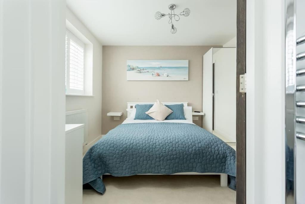 Stunning 2 Bed Apartment, Fabulous Sea View & 2 Minutes To Beach With Parking Μπόρνμουθ Εξωτερικό φωτογραφία