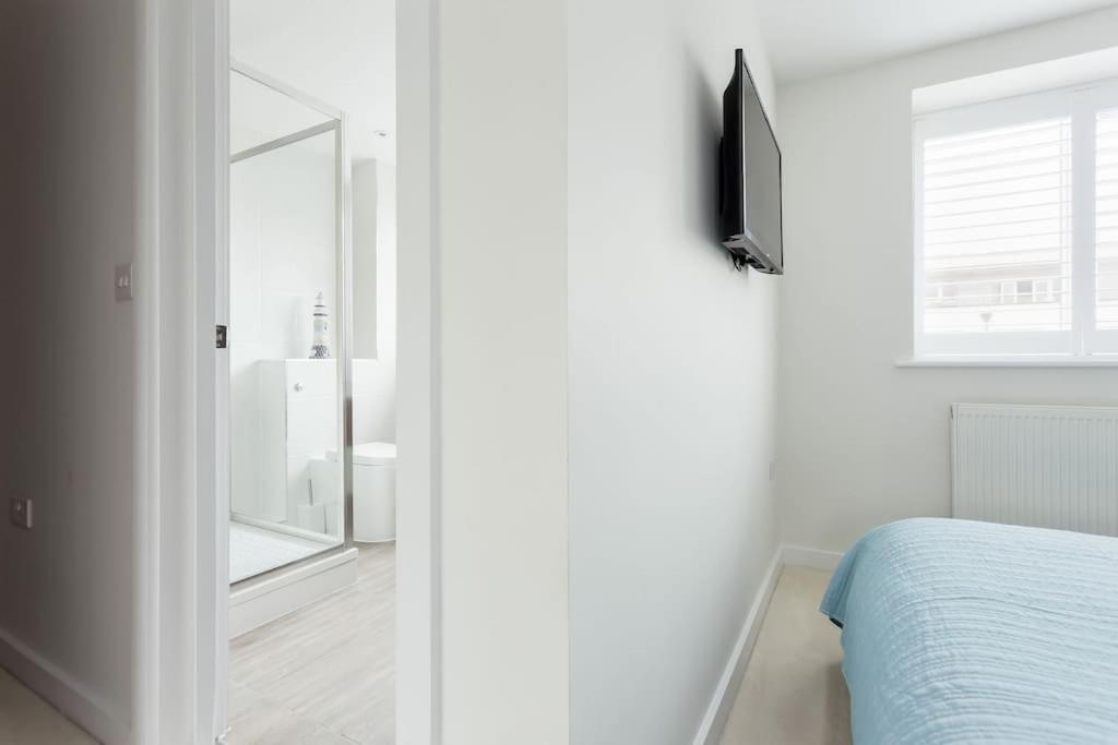 Stunning 2 Bed Apartment, Fabulous Sea View & 2 Minutes To Beach With Parking Μπόρνμουθ Εξωτερικό φωτογραφία